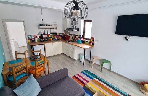 Busteni Apartment | Cozy Riverfront Apartment 1 with mountain view