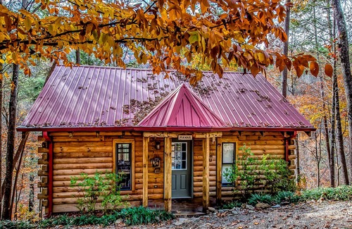 Townsend Cabin | Cozy riverfront cabin with water views, loft, WiFi, firepit, & gas fireplace