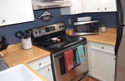 Arroyo Seco Condo | Cozy riverfront condo 4 miles from ski lifts