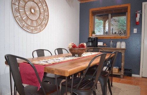 Arroyo Seco Condo | Cozy riverfront condo 4 miles from ski lifts