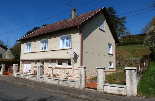 Vilosnes-Haraumont Cottage | Cozy Riverside Gîte with Terrace, Near Verdun Sites and Outdoor Activities