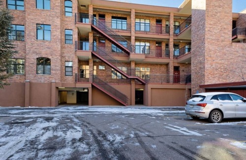 Basalt Condo | Cozy Riverside Condo in Old Town Basalt