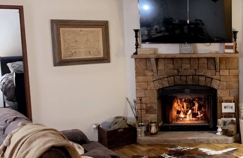 Jasper House | Cozy riverside home