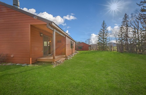 Clark Cabin | Cozy riverside retreat with mountain views and easy access to the Elk River