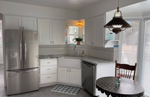 Gold Hill House | Cozy Rogue Bungalow in beautiful Rogue River Valley! n