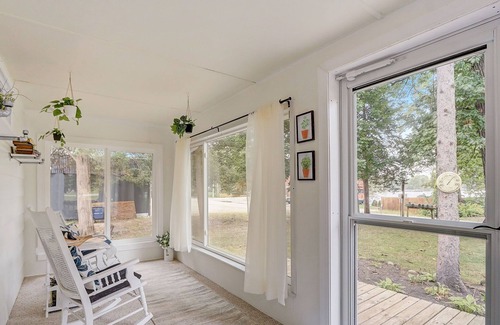 Markesan Cabin | Cozy/Romantic Cabin! Huge Yard! Lake Access!