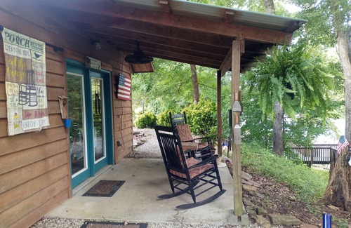 Pangburn Cabin | Cozy romantic cabin with 1 bedroom and WiFi, AC in peaceful PangburnnNO PETS n