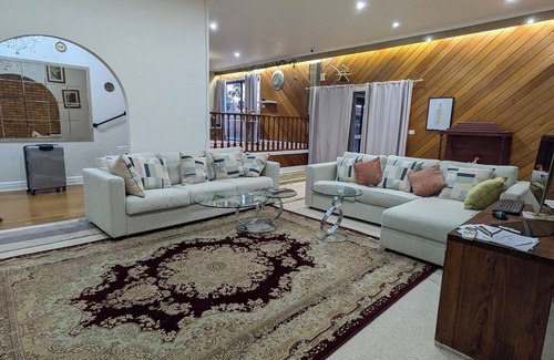 Melton West House | Cozy room in large home pvt bath, w/wifi, AC, parkng/hiking trails, shpping mall