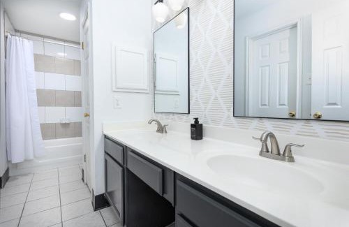 Round Rock House | Cozy, Round Rock Retreat, Modern, Sleeps 10