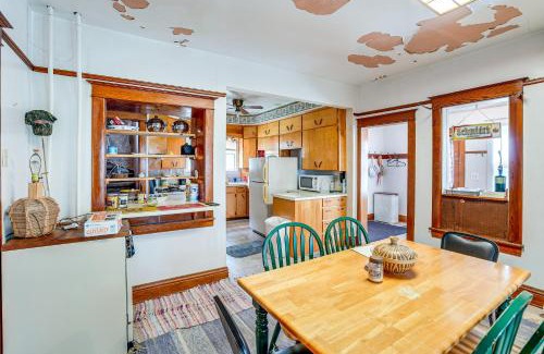 Zeeland House | Cozy Rural Hideaway in McIntosh County!