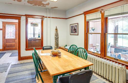 Zeeland House | Cozy Rural Hideaway in McIntosh County!