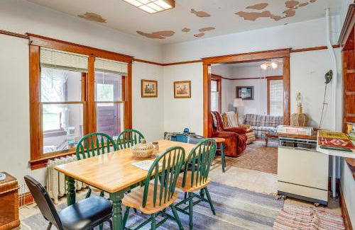 Zeeland House | Cozy Rural Hideaway in McIntosh County!
