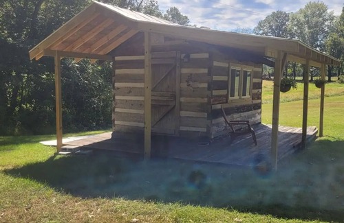 Milford Cabin | Cozy Rustic Cabin Getaway at 27-Acre Campground