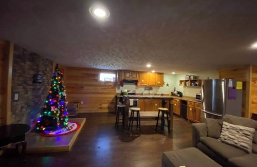 Meyersdale Cabin | Cozy Rustic Cabin in the county!