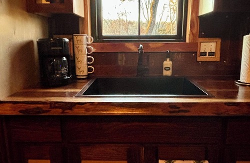 Powell Cabin | Cozy, rustic cabin in the Ozarks