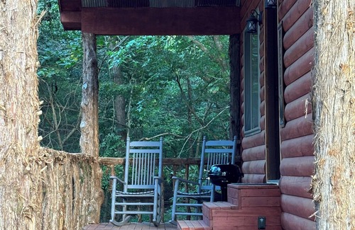 Powell Cabin | Cozy, rustic cabin in the Ozarks