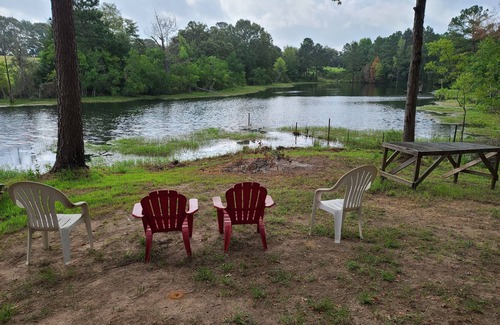 Rusk Cabin | Cozy rustic cabin on two fishing ponds in tranquil Rusk, TX
