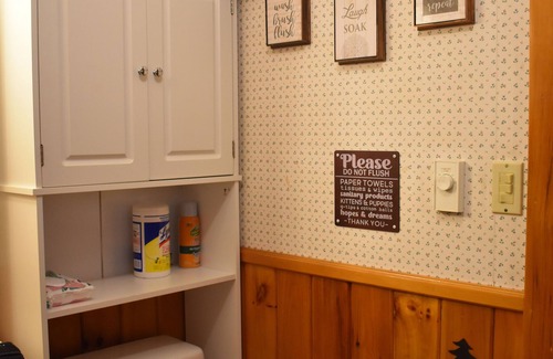 Forestport Cabin | Cozy Rustic Forestport Cabin: Centrally Located Just Before Adirondack Park 😊