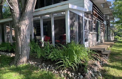 Frontenac Cottage | Cozy rustic log cottage with small private beach, 3 fireplaces and lots of space
