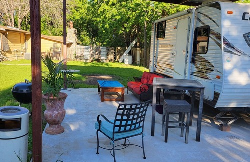 Park Ridge House | Cozy RV in amazing Austin with AC, WiFi, Swimming Pool