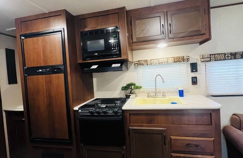 Oak Ridge House | Cozy RV in enjoyable Orlando with AC, WiFi