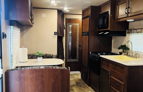 Oak Ridge House | Cozy RV in enjoyable Orlando with AC, WiFi