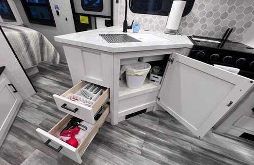 Stafford House | Cozy RV in Wonderful Stafford with AC, WiFi. Fully equipped!