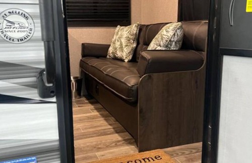 Kempner House | Cozy RV with 1 bedroom and bunk and AC, WiFi in relaxing Kempner