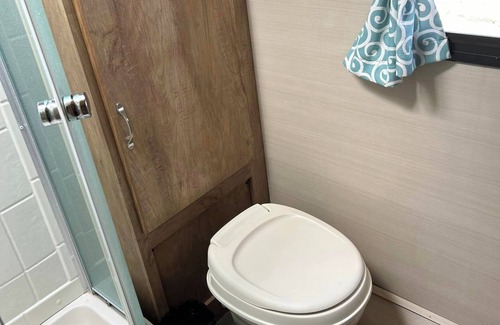 Madison House | Cozy RV with 1 bedroom and WiFi, AC in fantastic Madison
