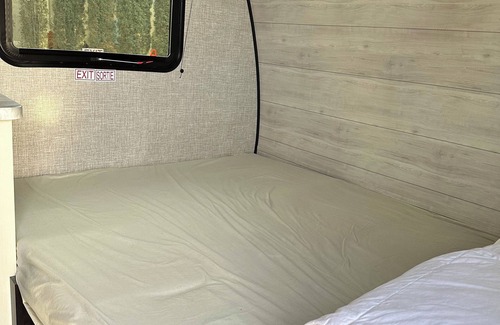 Tall Timbers - Brechtel House | Cozy RV with AC and WiFi in Lovely Terrytown