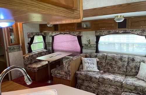 Roan Mountain House | Cozy RV with AC and WiFi in charming Roan Mountain
