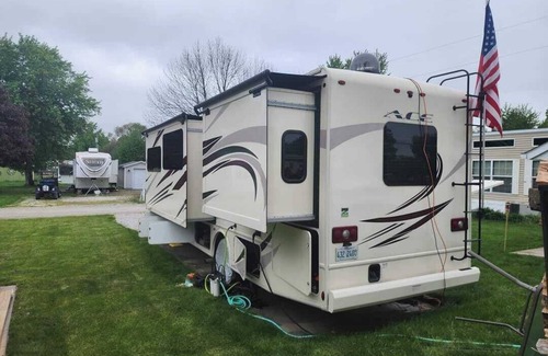 Pierceton House | Cozy RV with AC and WiFi in Serene Pierceton Yogi Bear Jellystone Park