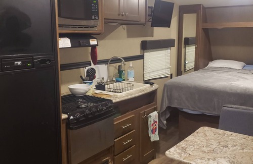 Theriot House | Cozy RV with WiFi and AC in charming Theriot