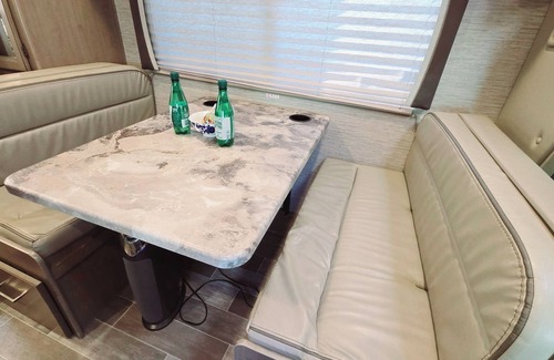 Southgate House | Cozy RV with WiFi in fantastic Portland