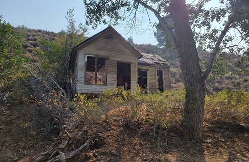 Jordan Valley House | Cozy RV1 with WiFi and AC near Owyhee Reservoir, Leslie's gulch, Three Forks.