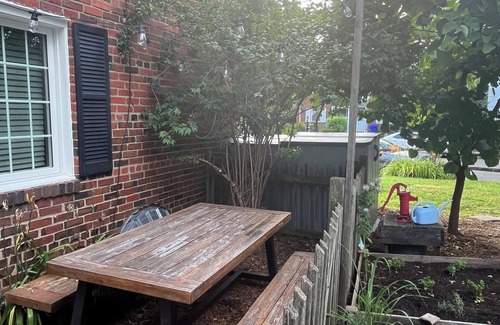 Arlington Heights House | Cozy S Arlington duplex on quiet, tree-lined street - but close to everything!