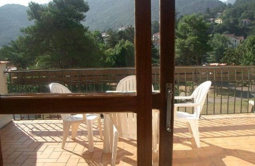 Amelie-les-Bains-Palalda Apartment | Cozy Studio F1 with Terrace, Parking, and WiFi - Sleeps 2, South Facing, Near Town and Spa