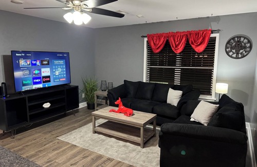 Schenectady Apartment | Cozy, Safe,Secure 1-bedroom apartment with WiFi centrally located in Schenectady