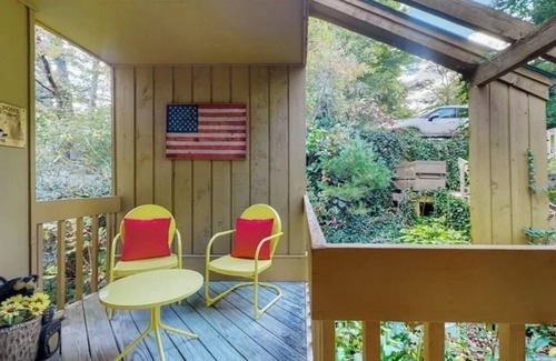 Sapphire House | Cozy Sapphire Townhome