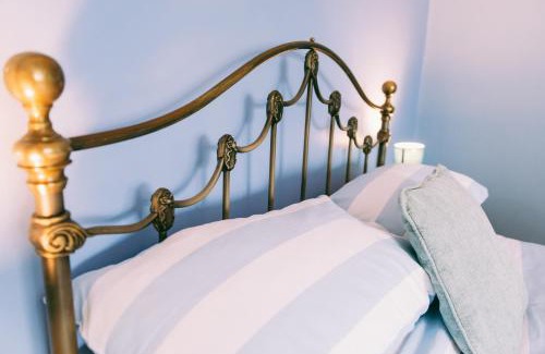 East Dereham Apartment | Cozy Scarning Apartment for Three