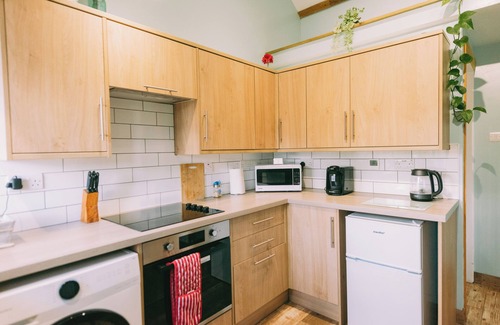 East Dereham Apartment | Cozy Scarning Apartment for Three