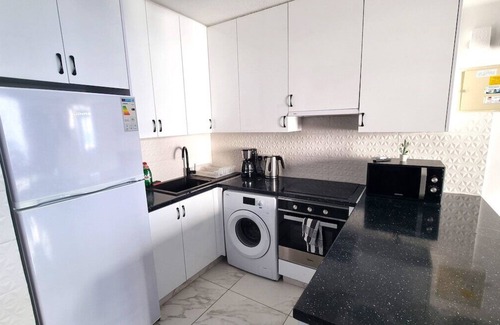 Skala Apartment | Cozy Sea View Apt w/pool access + Netflix