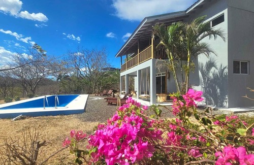 La Cruz Villa | Cozy Seafront Retreat in a wonderful biological spot