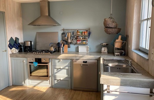 Bangor House | Cozy Seaside House with Garden, 600m from Beach, Free WiFi, Perfect for Families
