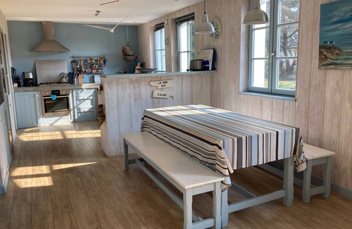 Bangor House | Cozy Seaside House with Garden, 600m from Beach, Free WiFi, Perfect for Families