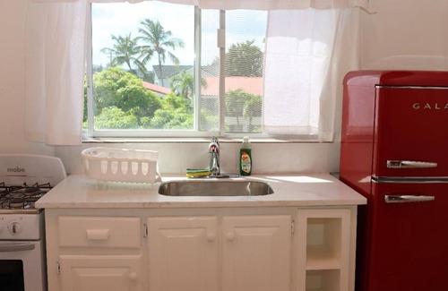 Dickenson Bay Condo | Cozy Seaside studio condo with Balcony, AC and WiFi in awesome Antigua