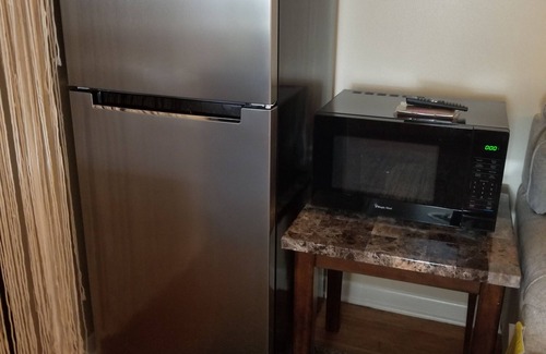 Milwaukee House | Cozy secluded 1-bedroom bungalow w/AC, WiFi in superb Milwaukee. Pet friendly