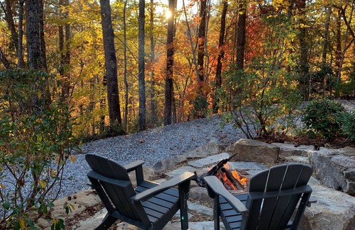 Brevard Cabin | Cozy + Secluded 180 Degree Mountain View Cabin. Spring is here!