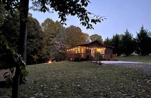 Mocksville Cabin | Cozy Secluded Cabin on 50 Acre Horse Ranch