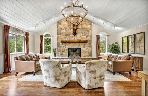 Ava House | Cozy Secluded Cabin with Games and Hot-tub in Sarahsville, Ohio